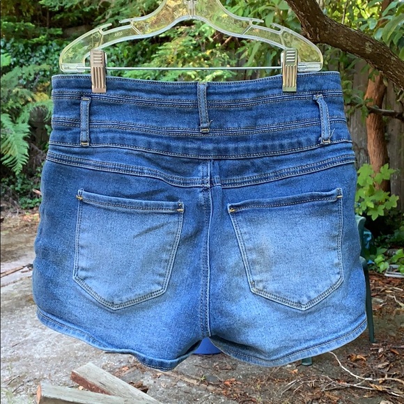 Shorts - Picture 4 of 4